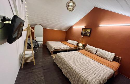Hang Trong Apartment | Sen's Cozy House - 02 Queen beds - Kitchen - Center of Old Quarter, Hoan Kiem district