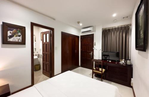 Phu My Hung Hotel | Hoang Yen Hotel Near SECC - Phu My Hung
