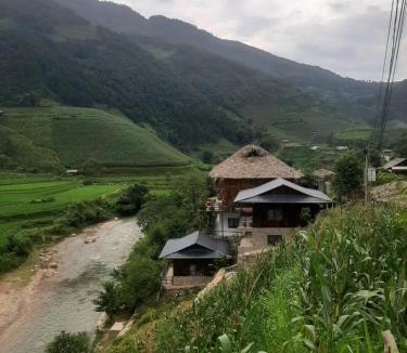 Mu Cang Chai House | Dong Suoi H'mong Homestay & Bungalow