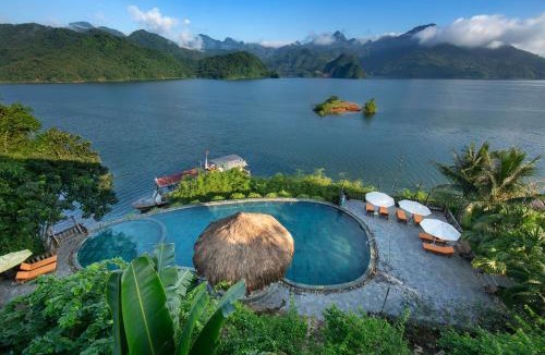 Mai Chau Resort | Mai Chau Hideaway Lake Resort