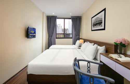 Hang Buom Hotel | Queen Cafe Hotel & Pub