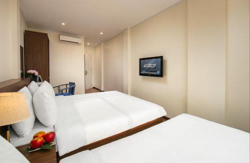 Hang Buom Hotel | Queen Cafe Hotel & Pub