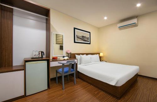 Hang Buom Hotel | Queen Cafe Hotel & Pub