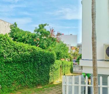 Vung Tau Villa | 5 Bedroom Villa in Vung Tau- Biệt thự 5 phòng Bãi sau- The Black & White Garden Villa