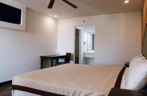Tecate Hotel | Estancia Inn