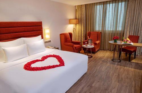 District 5 Hotel | Windsor Plaza Hotel