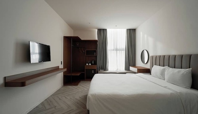 Len Hotel