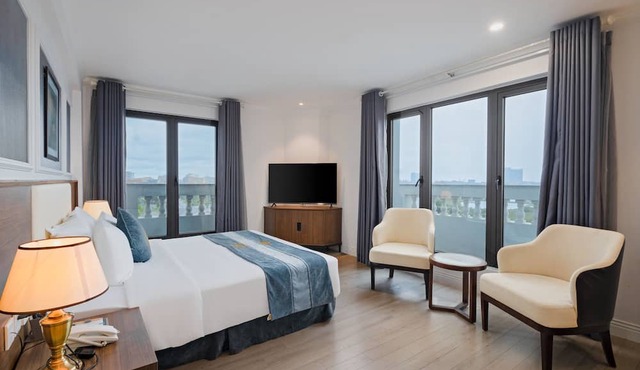 Rex Quang Binh Hotel