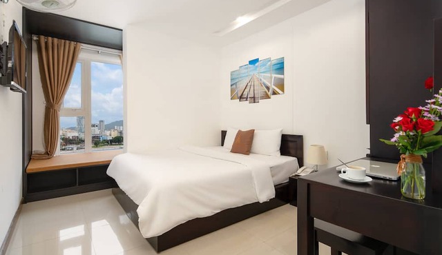 Phuong Dong Hotel & Apartment