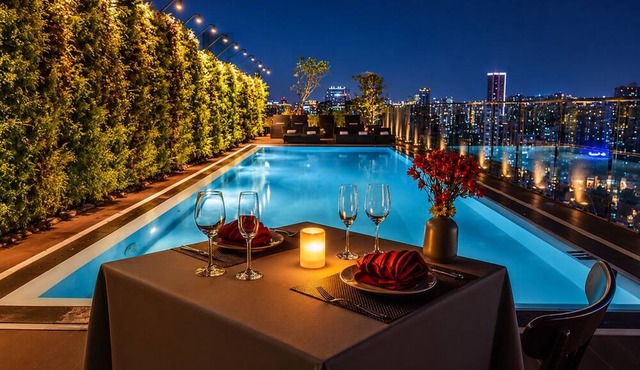 Happy Life Grand Hotel & Sky Bar