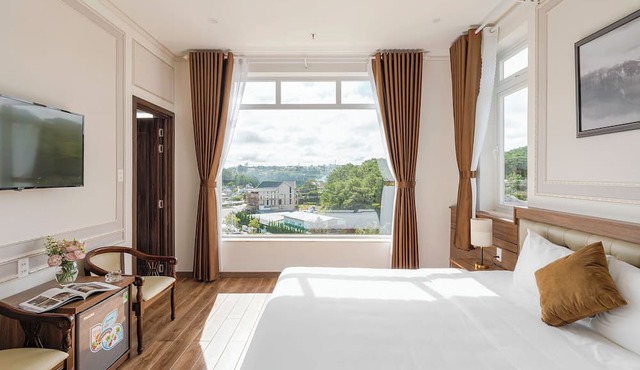 PINE VIEW HOTEL DALAT