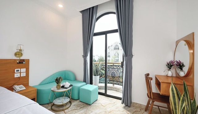 Ly Ly Hotel 2