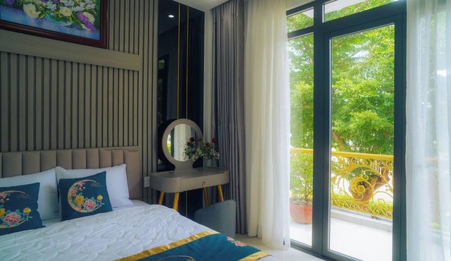 Queen Luxury Hotel