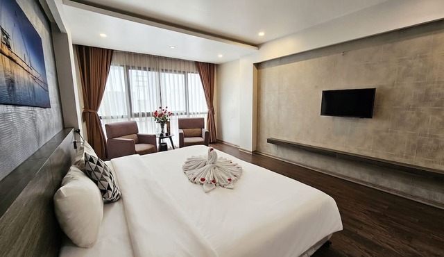 Moon Luxury Hotel