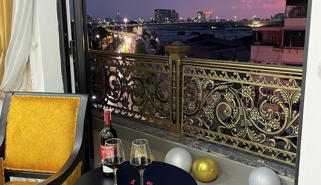 Doris Luxury Hotel