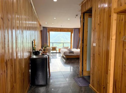 Lá Đỏ Hotel Retreat Sapa Center