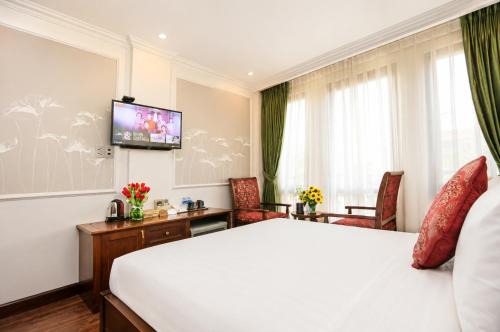 Golden Sail Hotel & Travel