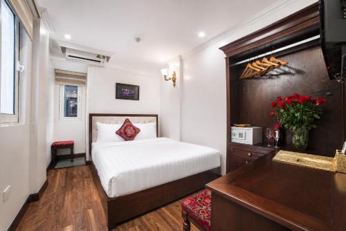 Golden Sail Hotel & Travel