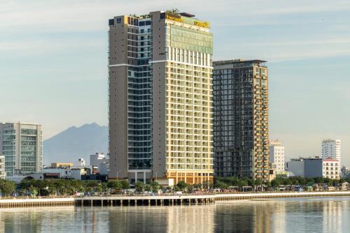 TUI BLUE Han River - 10 Minutes from Da Nang Airport & 07 Minutes Walk to Dragon Bridge in Da Nang