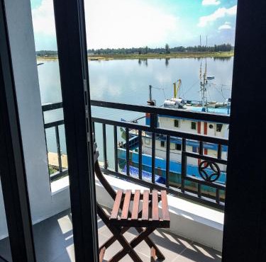 Autumn Bay Retreat